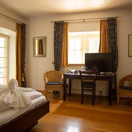 Hotel Burg Kerpen-3